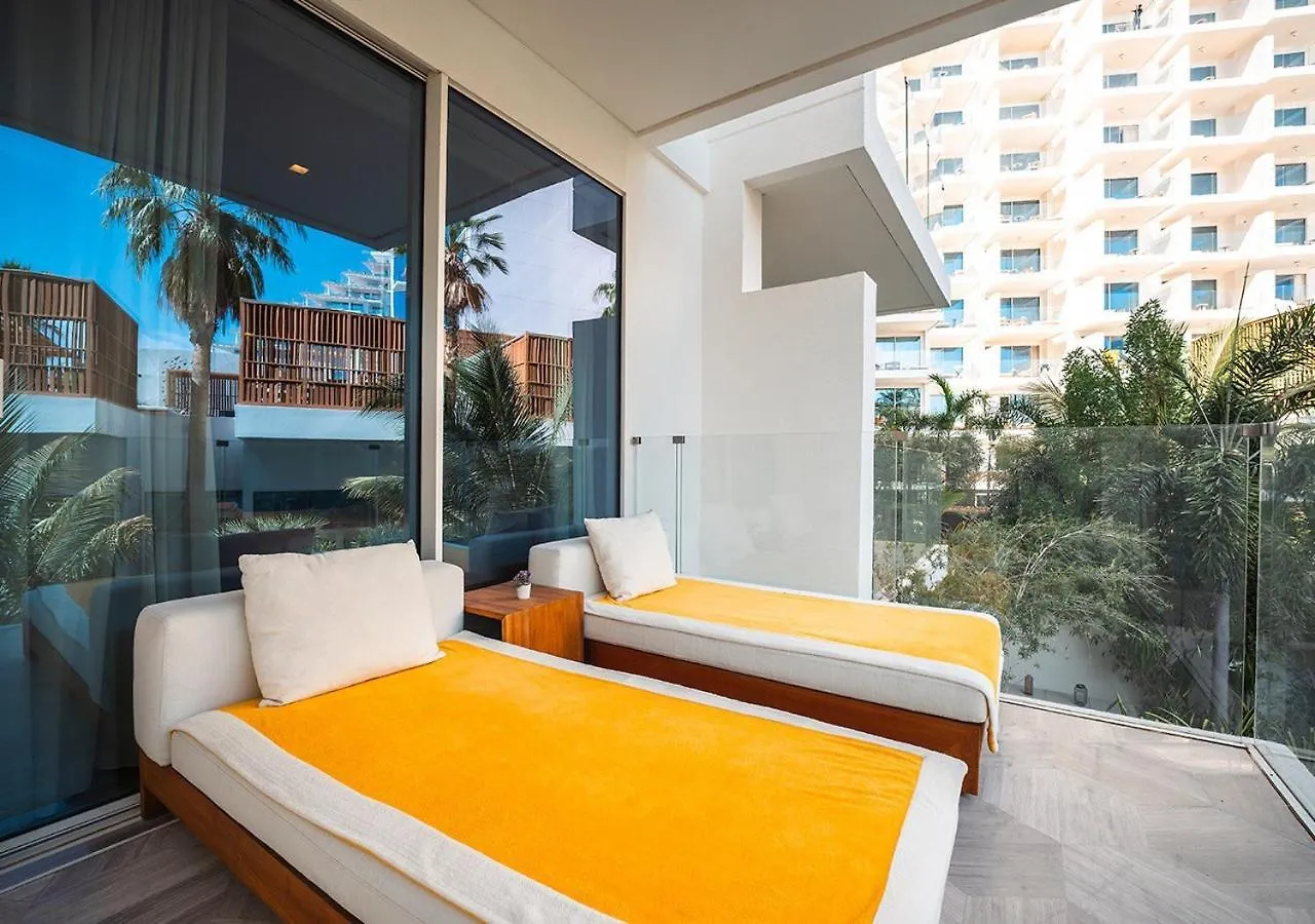 Luxury 2 Bedroom Apartment In The World Famous Resort Dubai